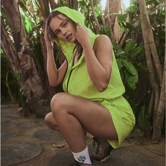 Free People Movement Hike And‎ Race Runsie Romper Highlighter Small NWOT Pockets - Picture 3 of 8